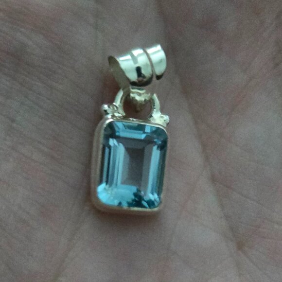 Sterling Silver Faceted Blue Topaz Pendant - Natural Gemstone - Picture 5 of 6